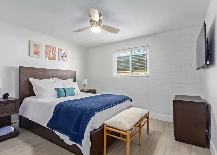 2br Getaway With Pool And Parking Apartment