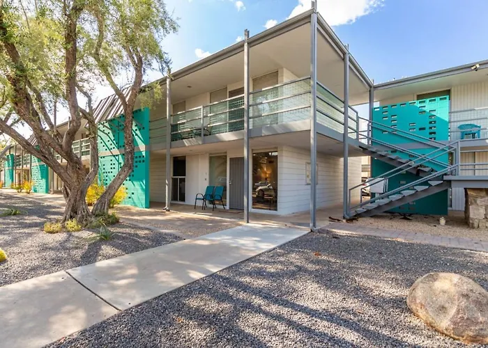 2br Getaway With Pool And Parking