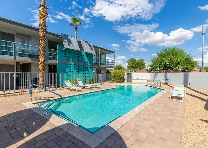 2br Getaway With Pool And Parking