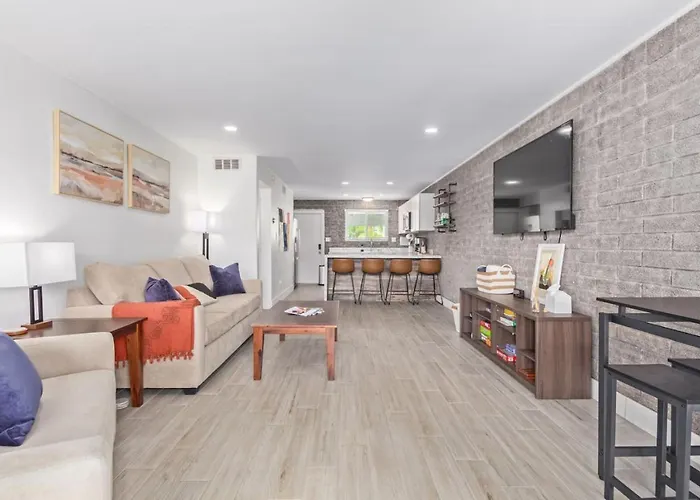 2br Getaway With Pool And Parking Apartment *
