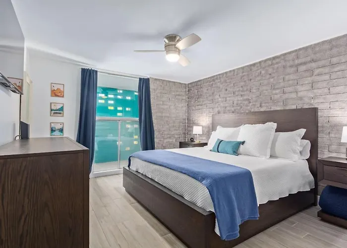 Apartment 2br Getaway With Pool And Parking *