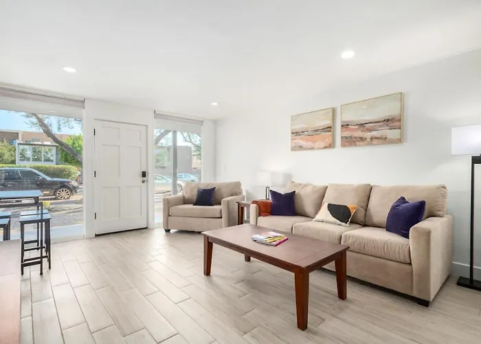 Apartment 2br Getaway With Pool And Parking Scottsdale